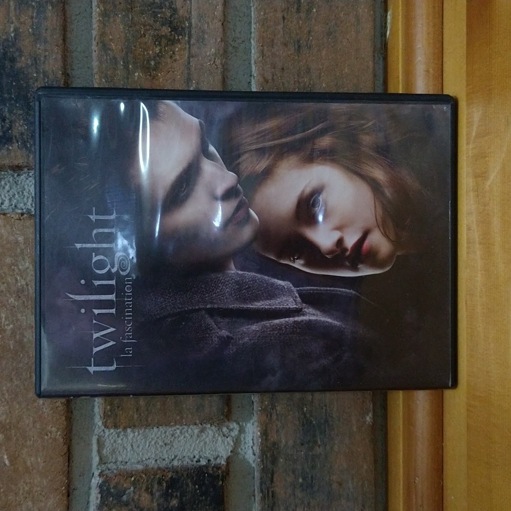 🧛♀️✨ Twilight DVD — Romance/Fantasy Favorite ✨🧛♂️ - Picture 2 of 6